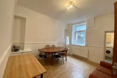 house - terraced for rent castle buildings