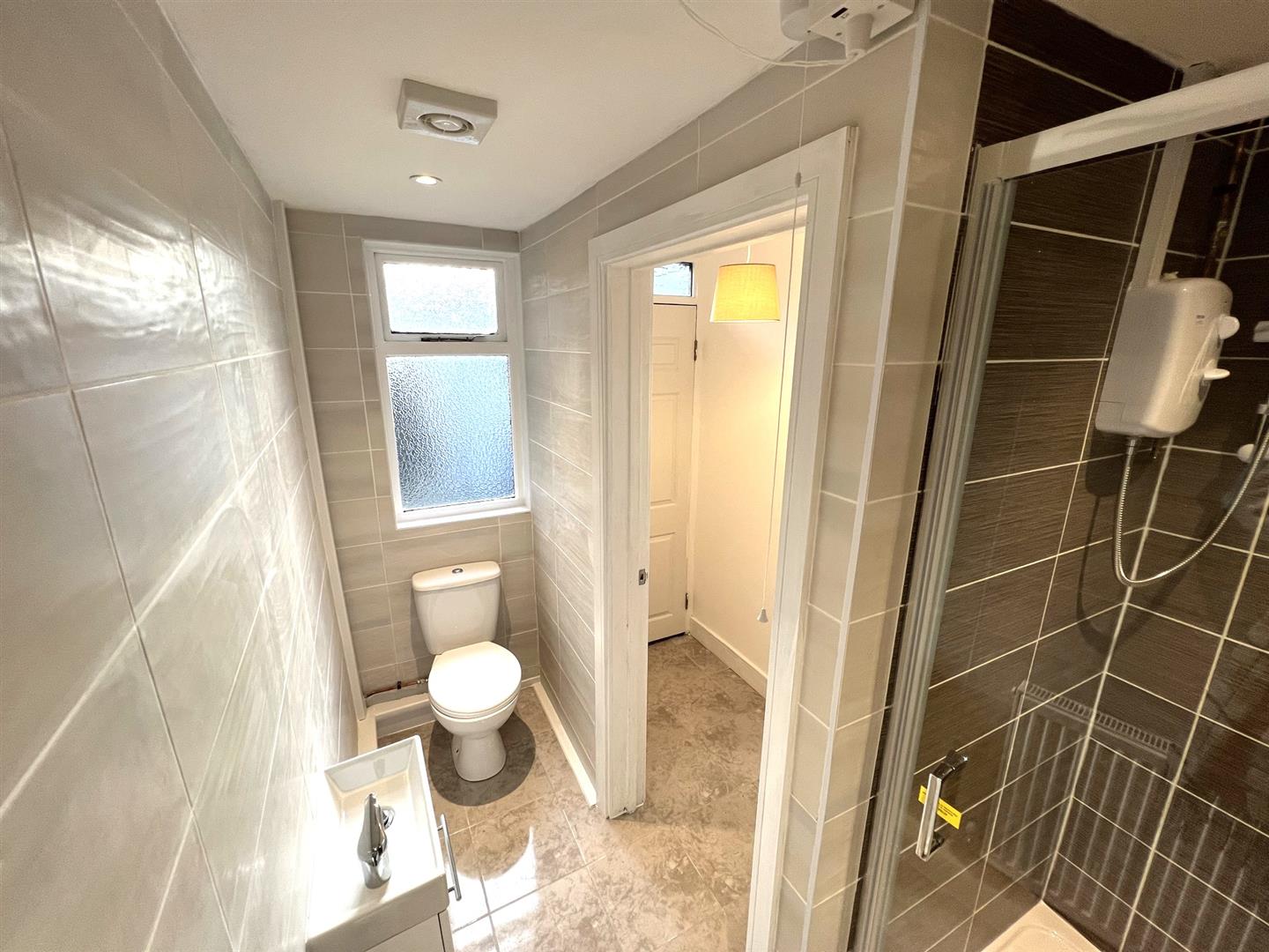 house - terraced for rent ashfield road