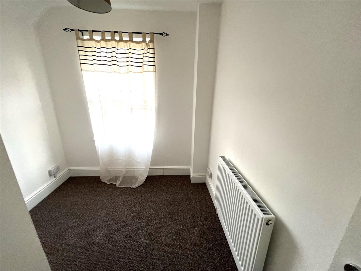 house - terraced for rent ashfield road