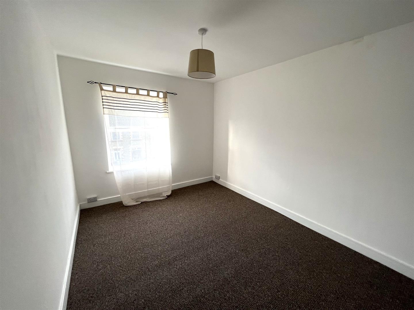 house - terraced for rent ashfield road