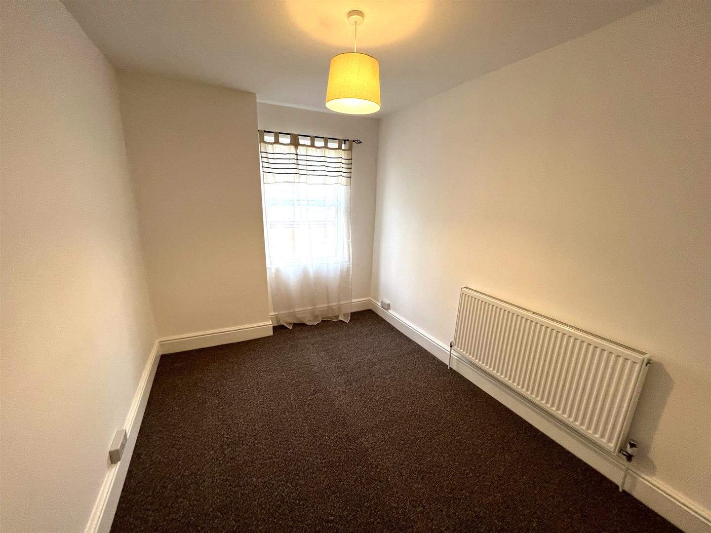 house - terraced for rent ashfield road