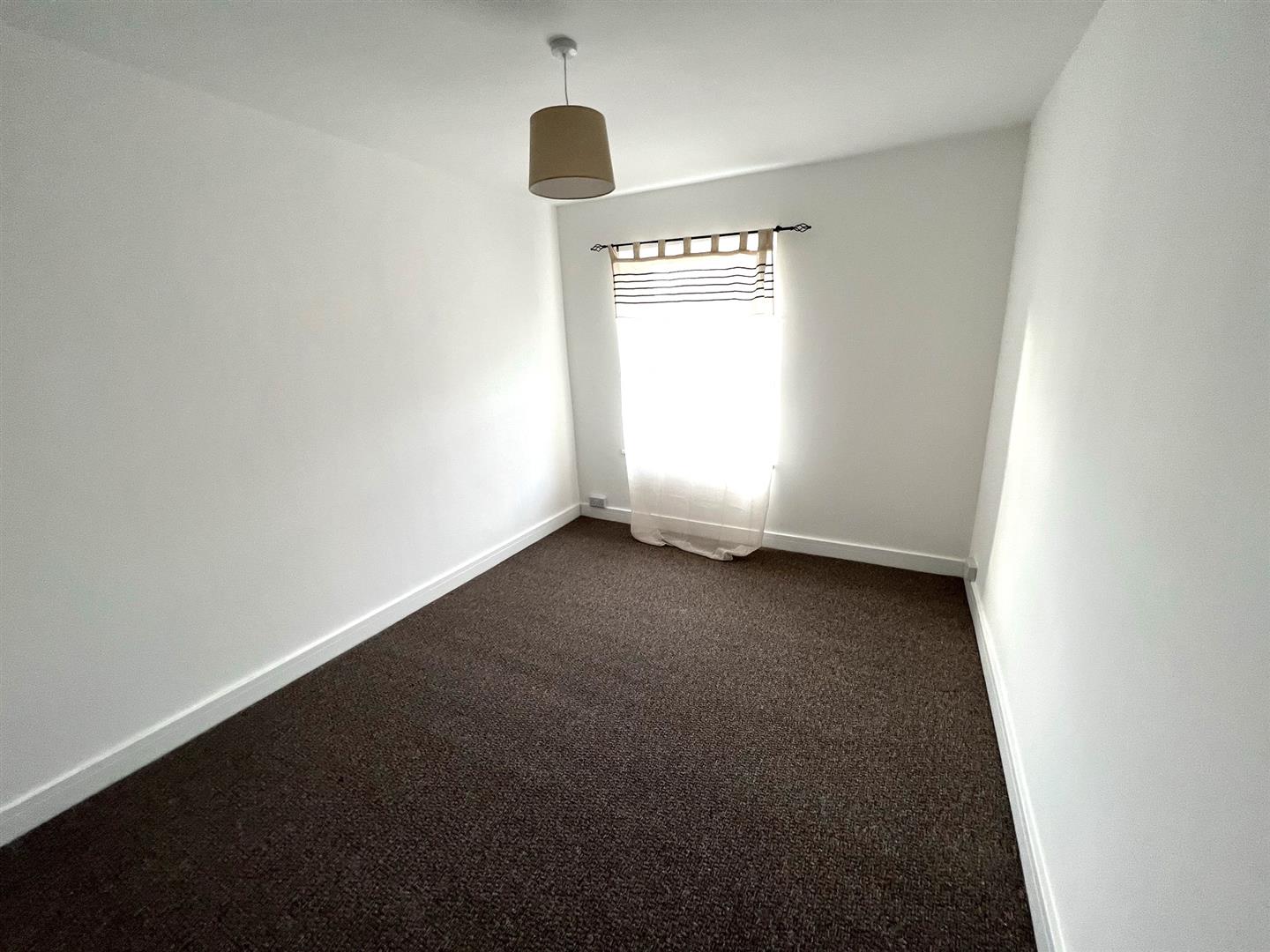 house - terraced for rent ashfield road