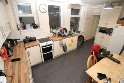 house - terraced for rent llantwit road