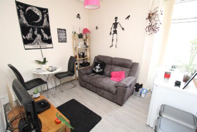 flat for rent wood road