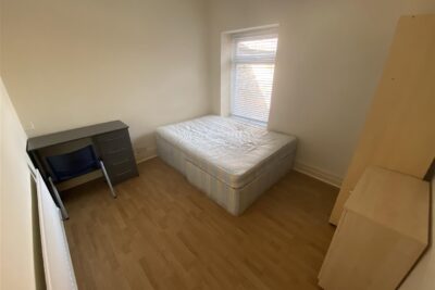 house - terraced for rent queen street