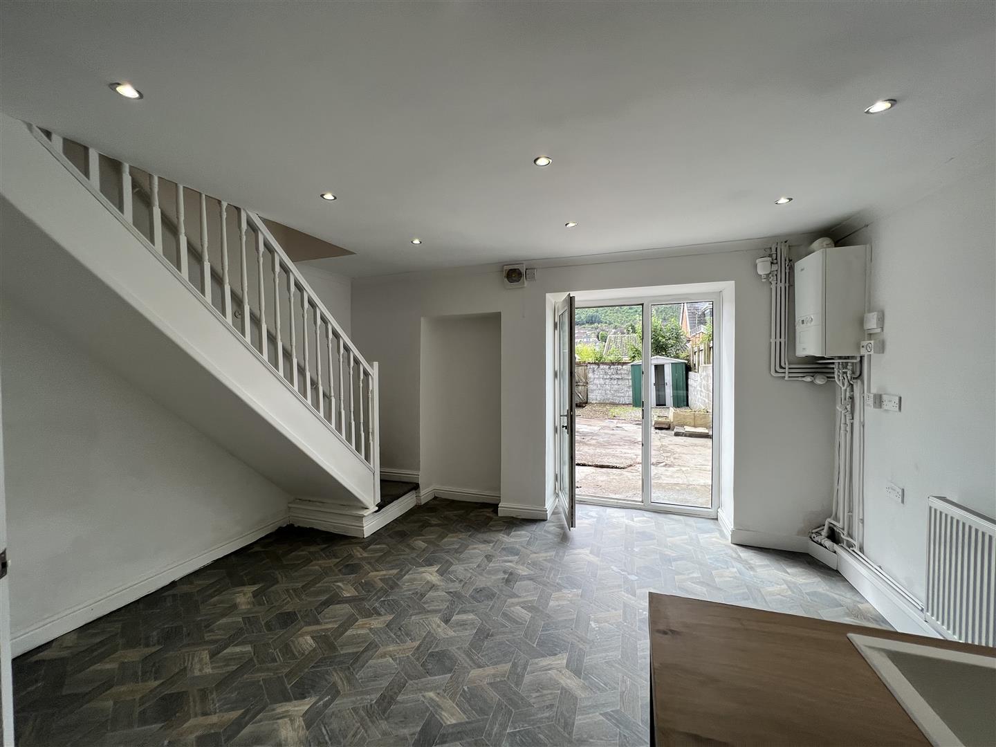 house - terraced for rent brithweunydd road