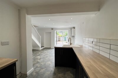 house - terraced for rent brithweunydd road