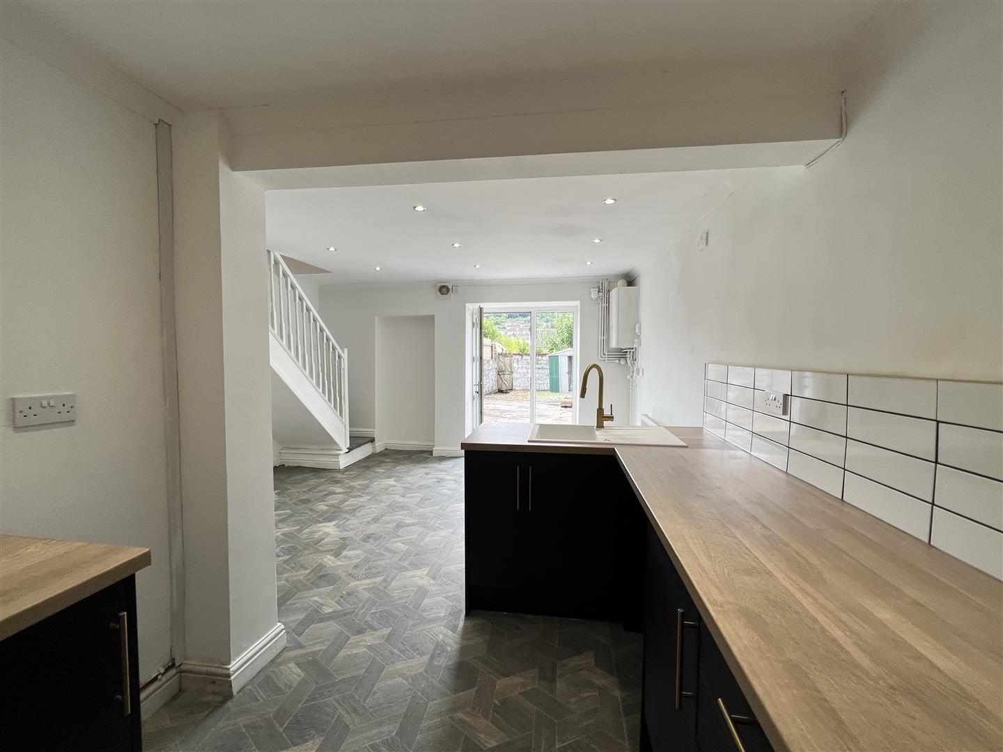 house - terraced for rent brithweunydd road