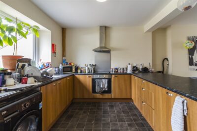 house - terraced for rent broadway