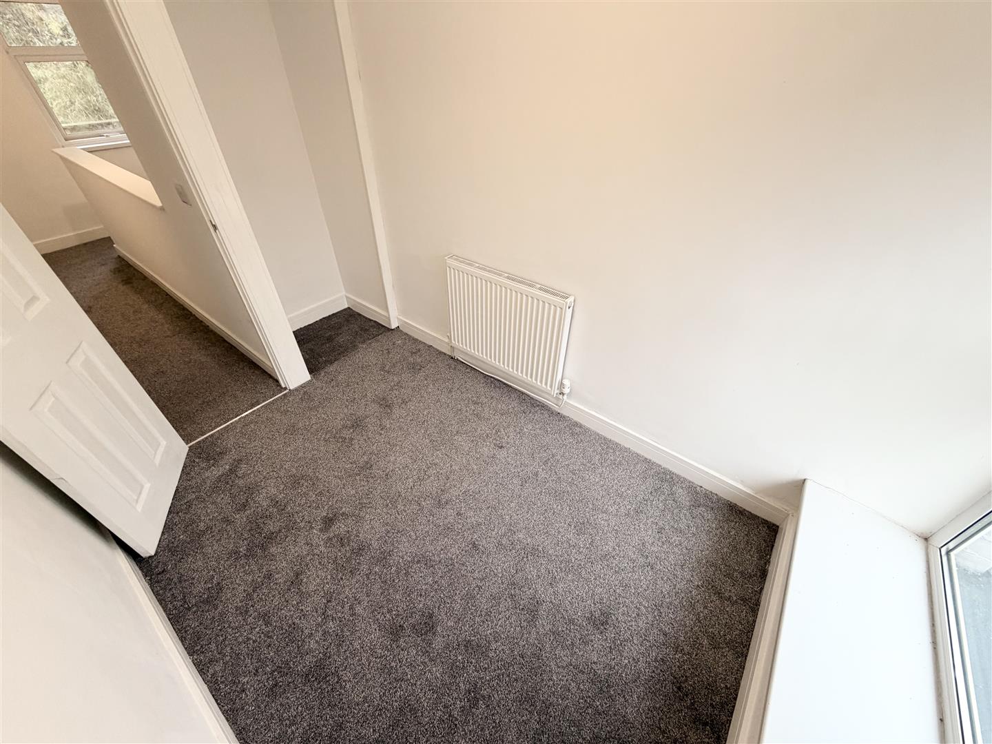 house - terraced for rent castle street