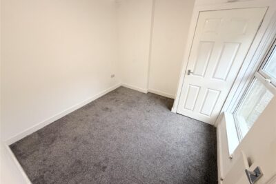 house - terraced for rent castle street