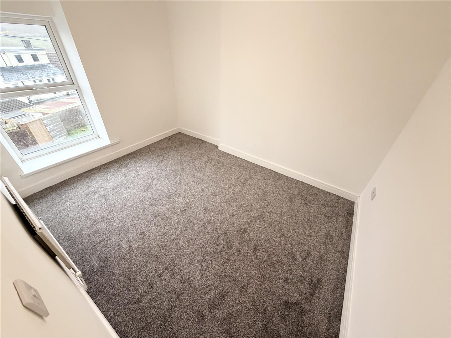 house - terraced for rent castle street