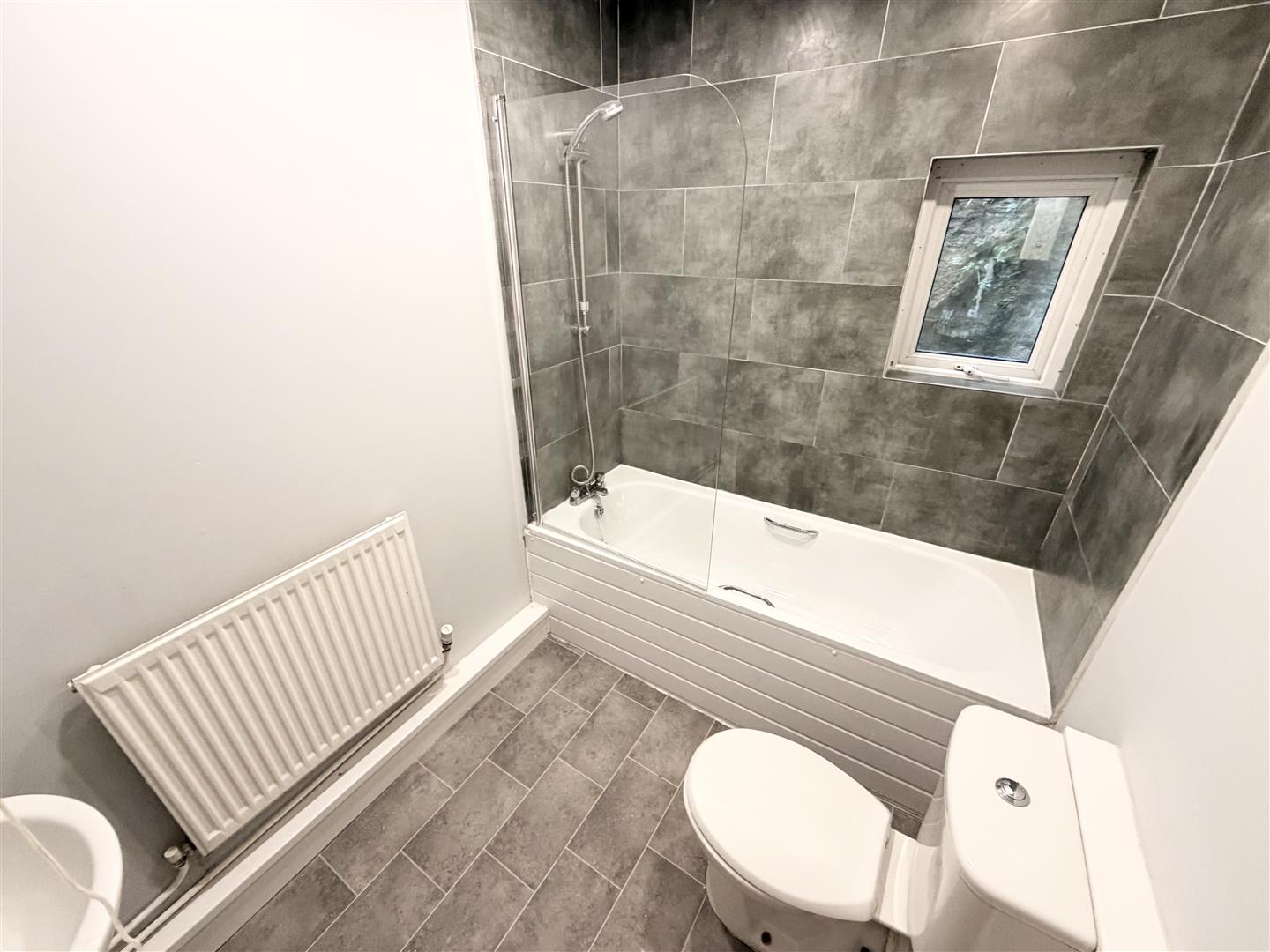 house - terraced for rent castle street