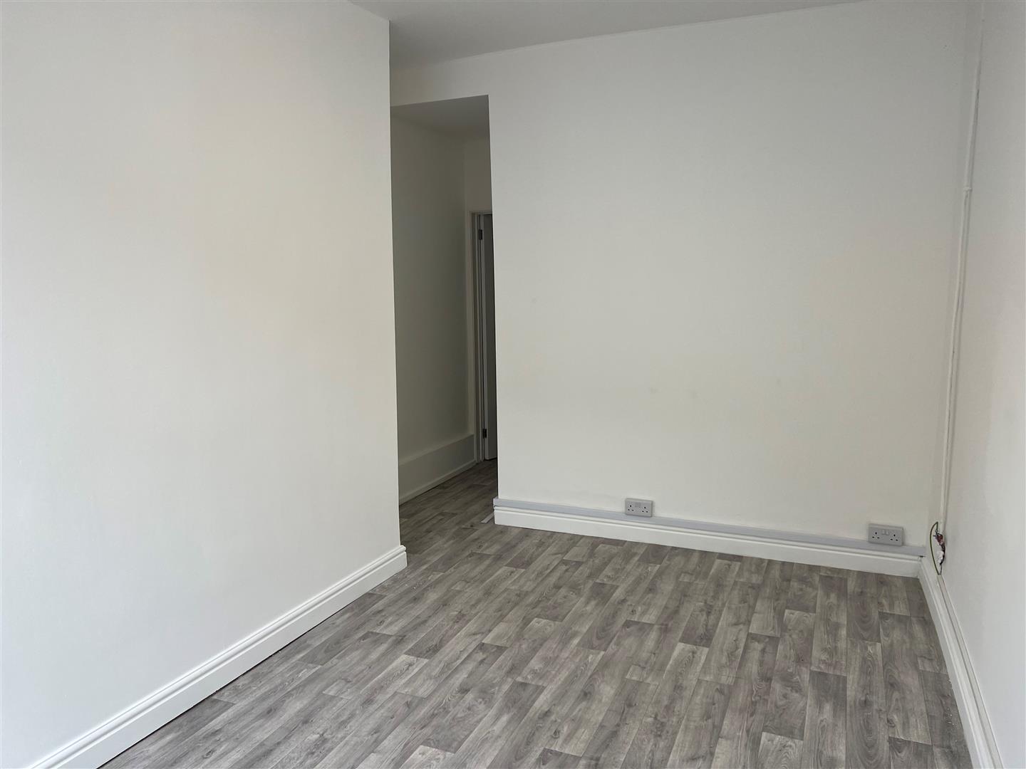 retail for rent llewellyn street