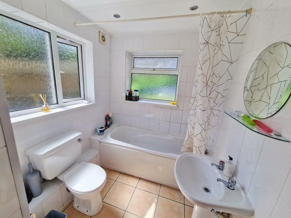 house - terraced for rent wood road