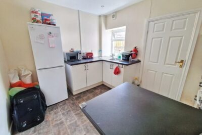 house - terraced for rent wood road