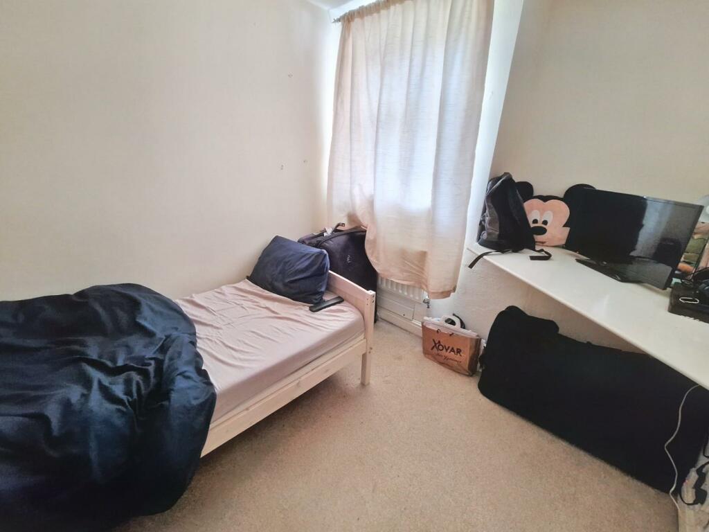 house - terraced for rent wood road