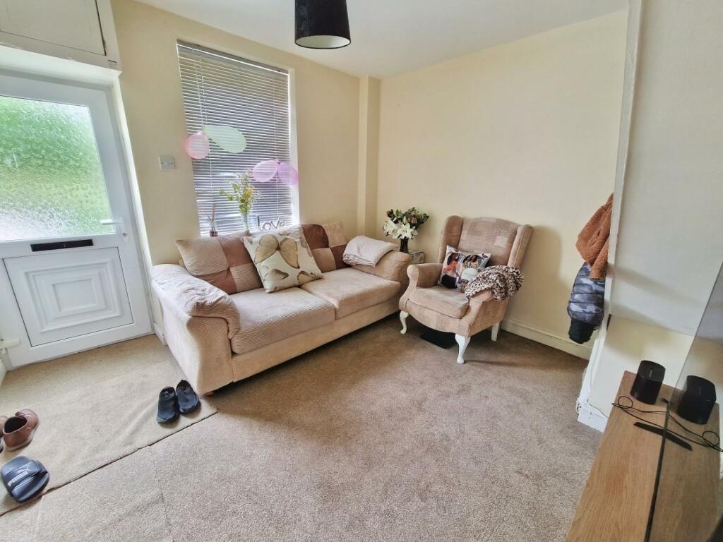 house - terraced for rent wood road