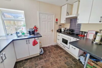 house - terraced for rent wood road