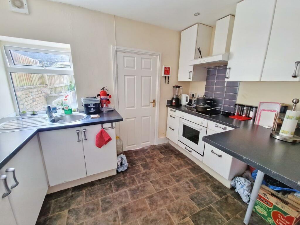 house - terraced for rent wood road