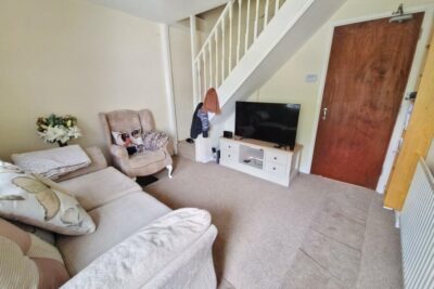 house - terraced for rent wood road