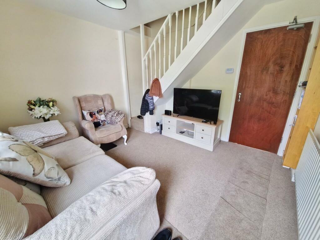 house - terraced for rent wood road