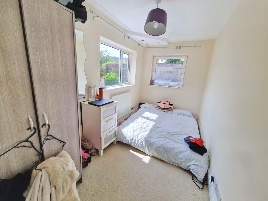 house - terraced for rent wood road