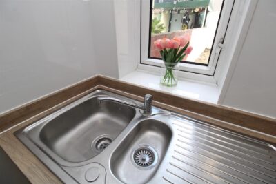 house - terraced for rent thurston road