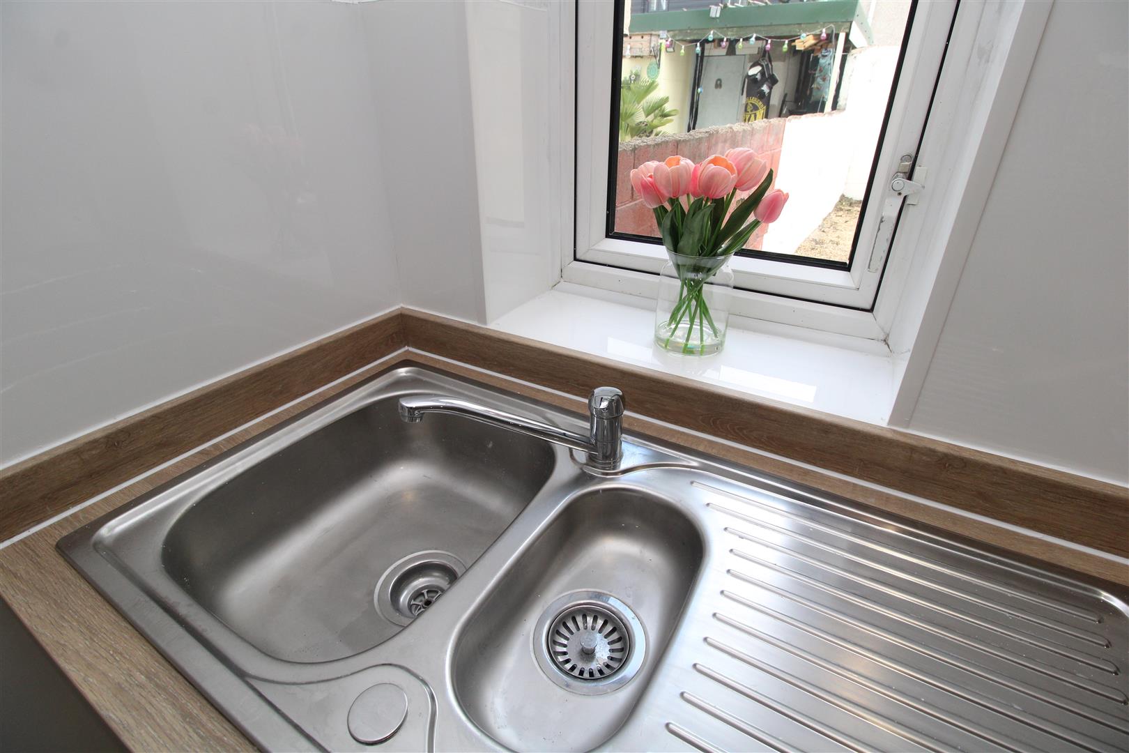 house - terraced for rent thurston road