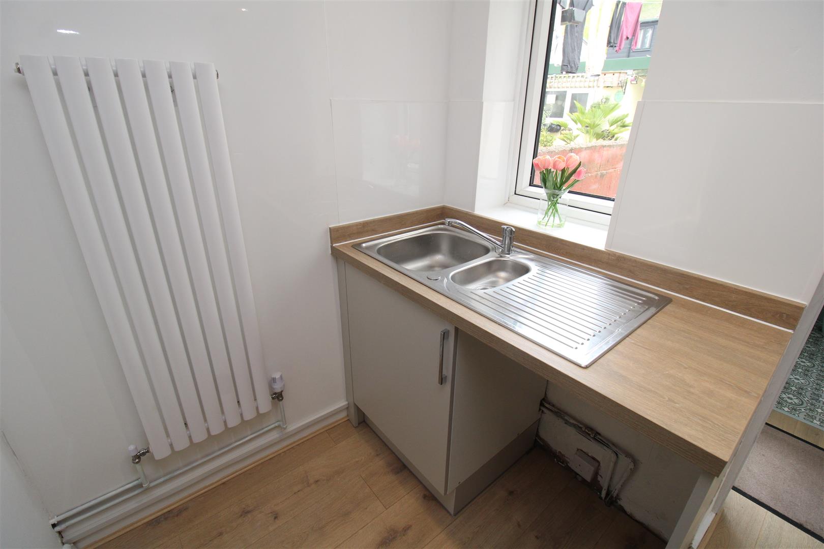 house - terraced for rent thurston road