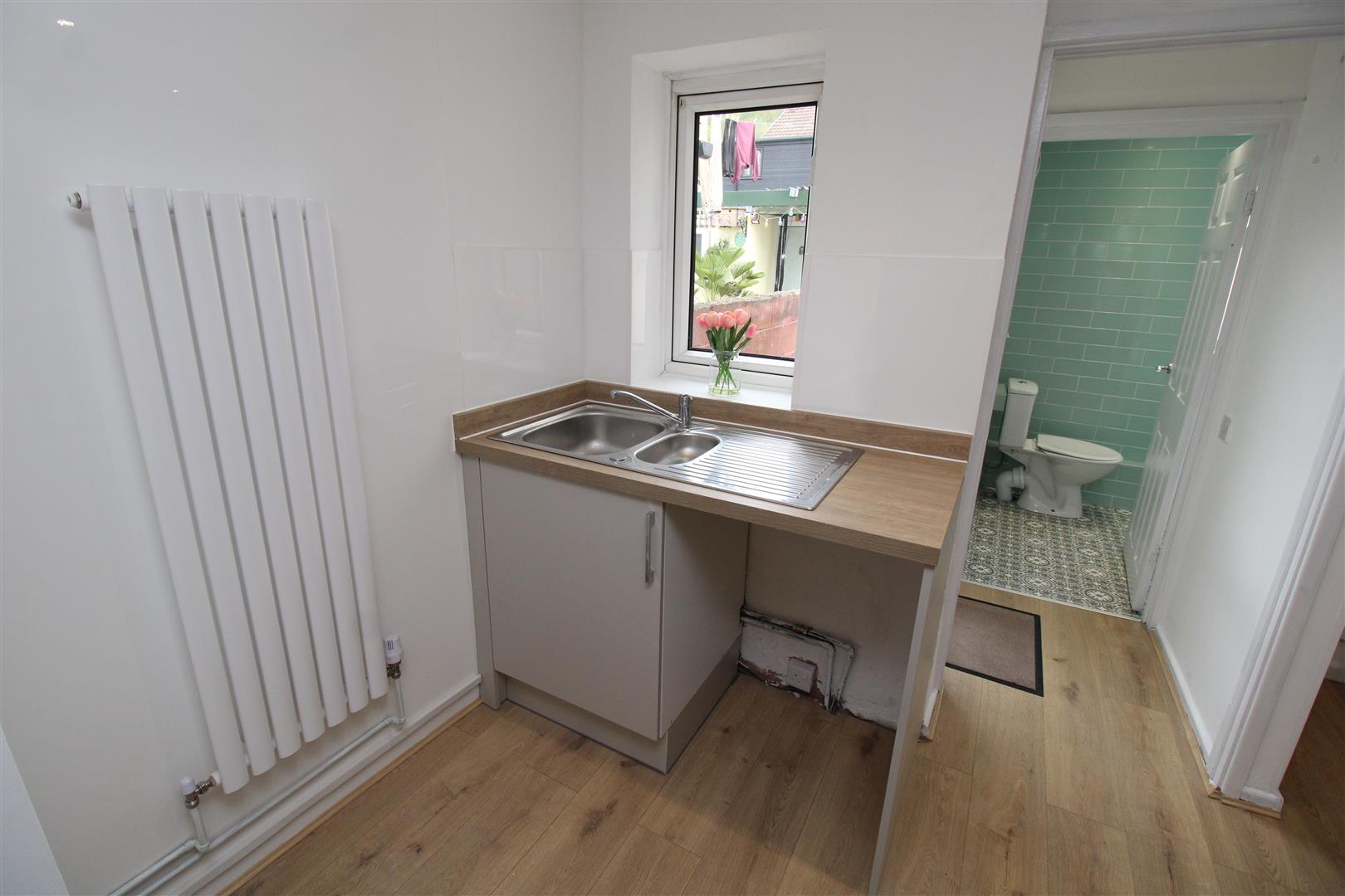 house - terraced for rent thurston road