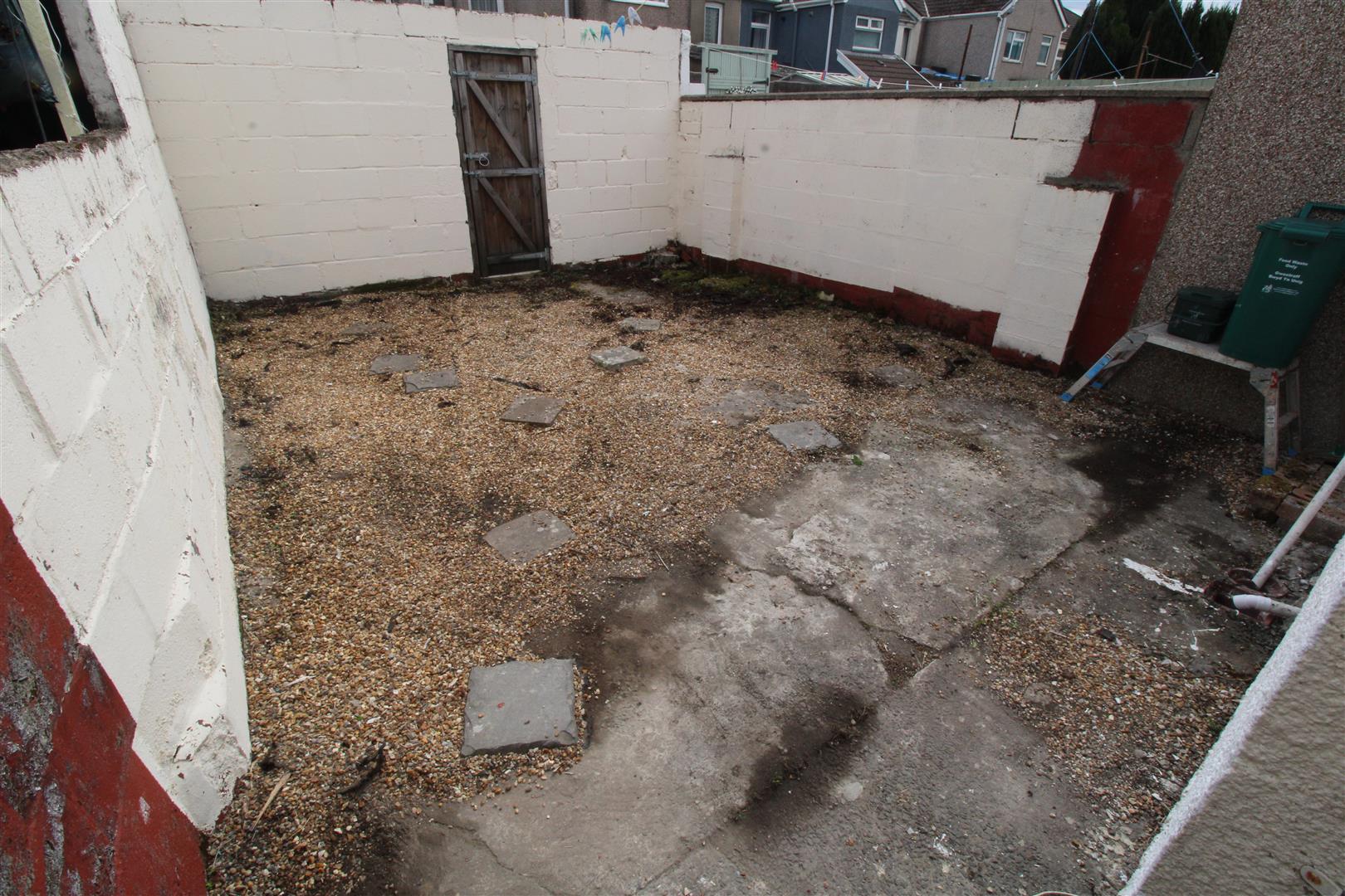 house - terraced for rent thurston road