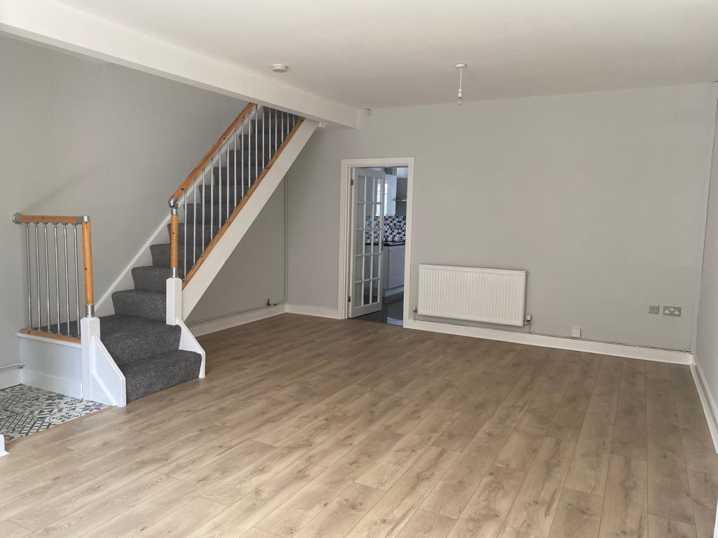 house - terraced for rent middle street