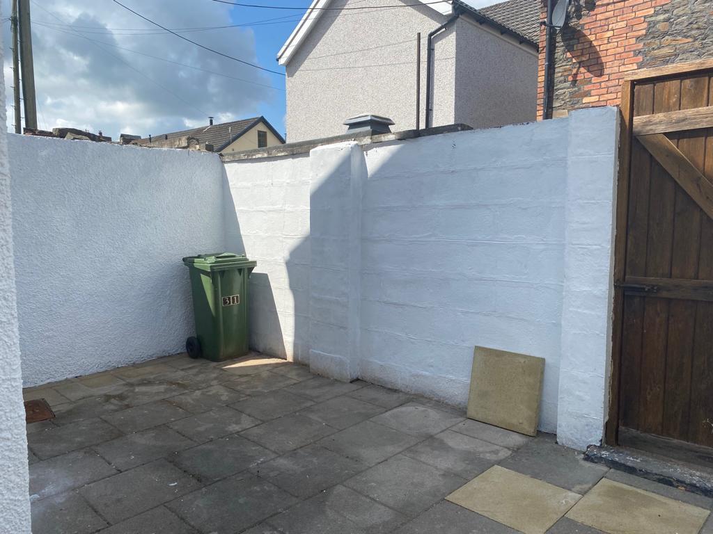 house - terraced for rent middle street