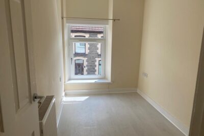 house - terraced for rent middle street