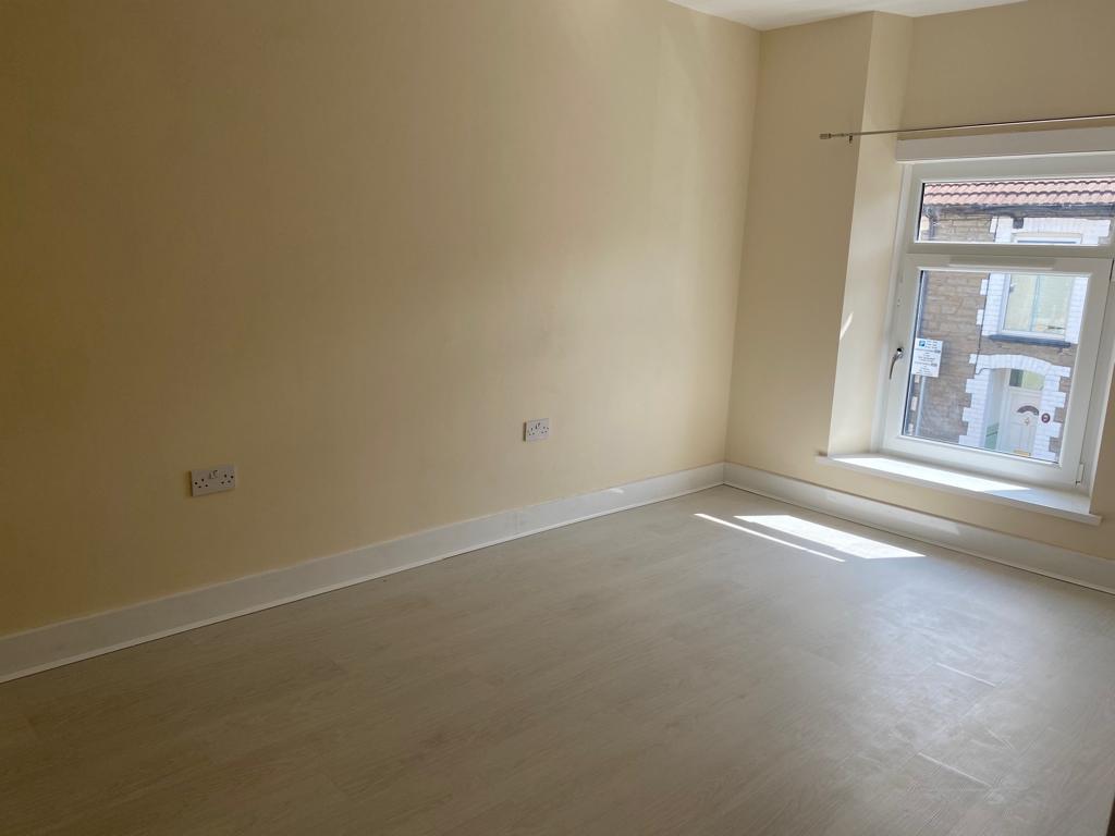 house - terraced for rent middle street