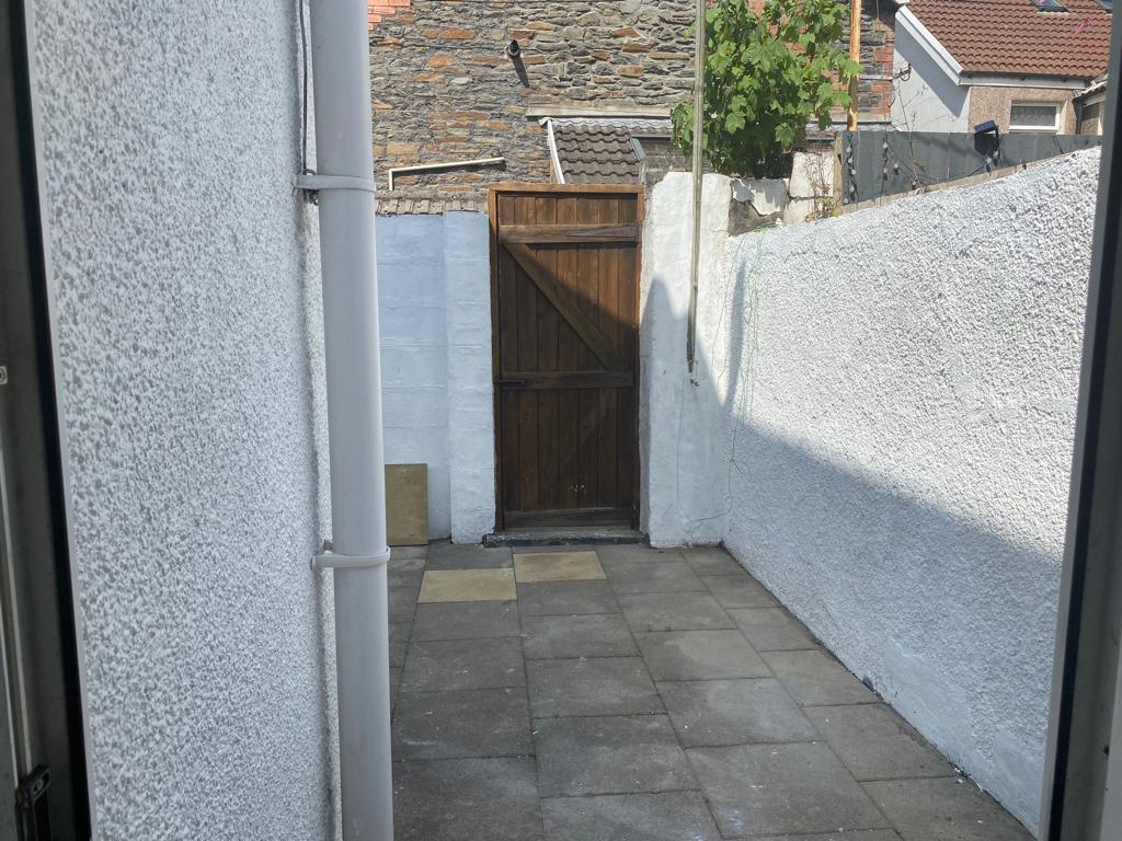 house - terraced for rent middle street