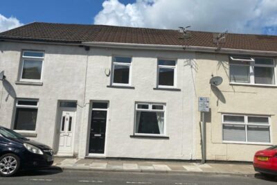 house - terraced for rent middle street