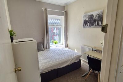 house - terraced for rent queen street