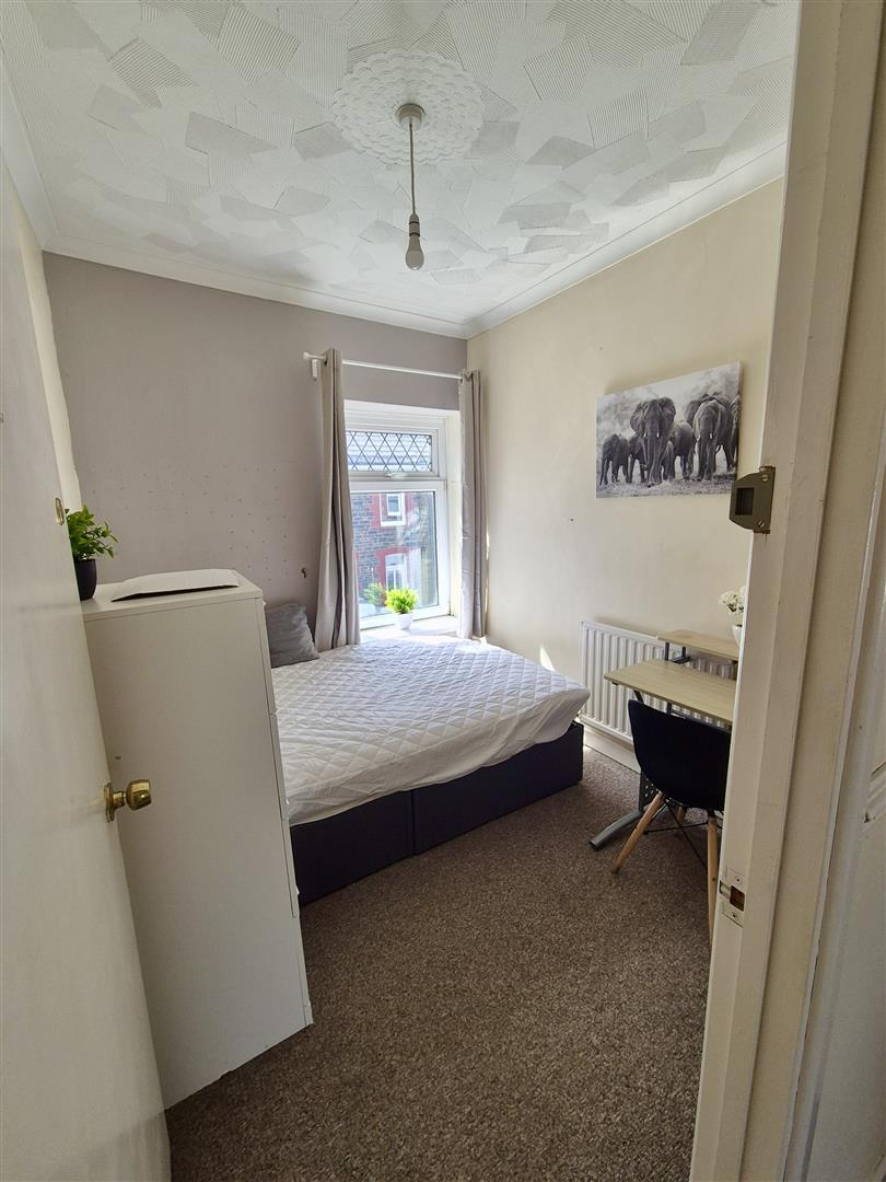 house - terraced for rent queen street
