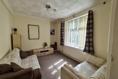 house - terraced for rent queen street