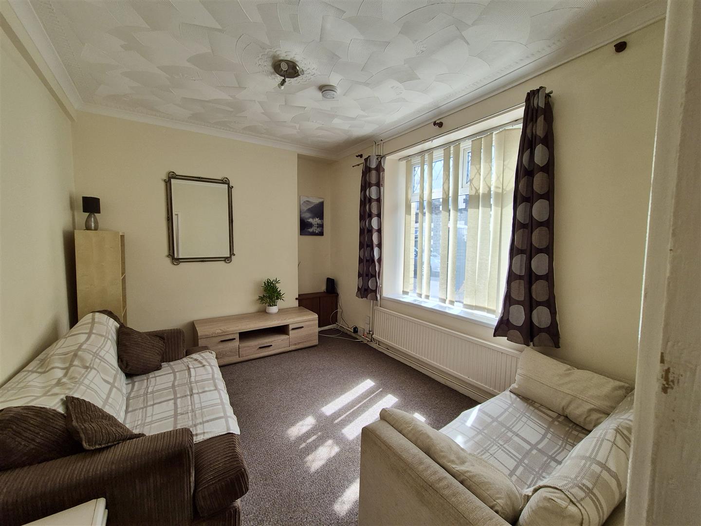 house - terraced for rent queen street
