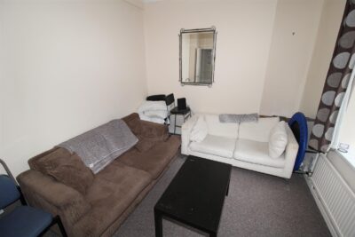 house - terraced for rent queen street