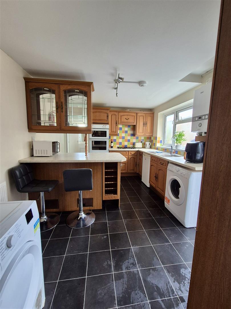 house - terraced for rent queen street