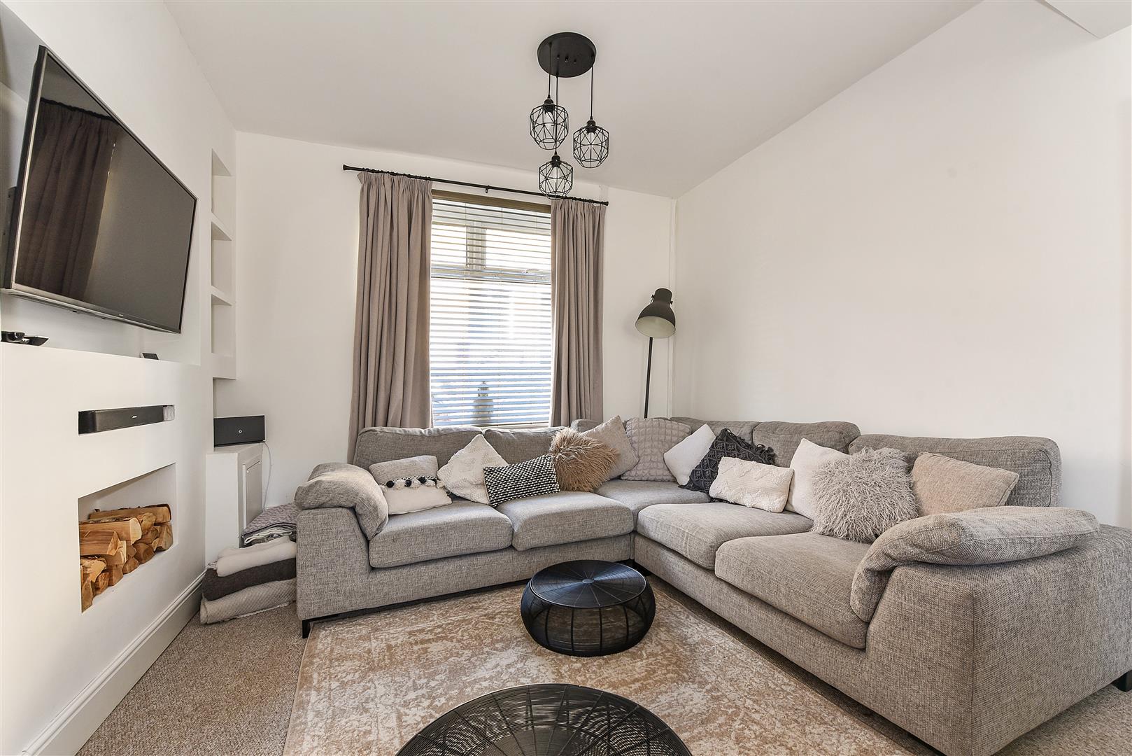 house - terraced for sale woodland road