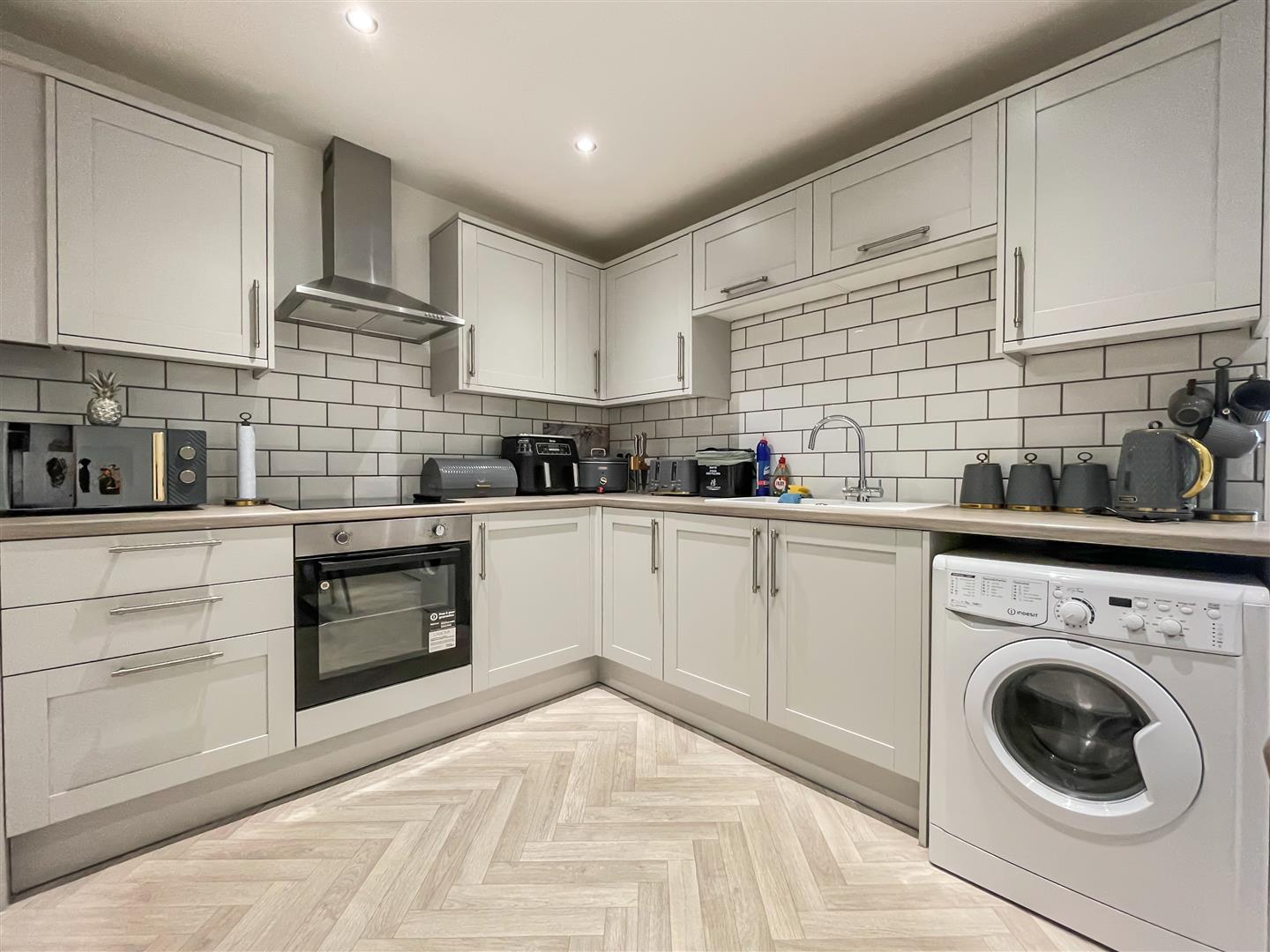 house - terraced for sale park street