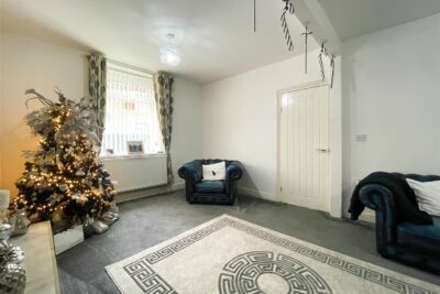 house - terraced for sale park street