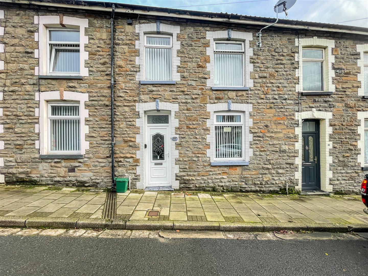 house - terraced for sale park street