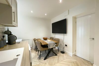 house - terraced for sale park street