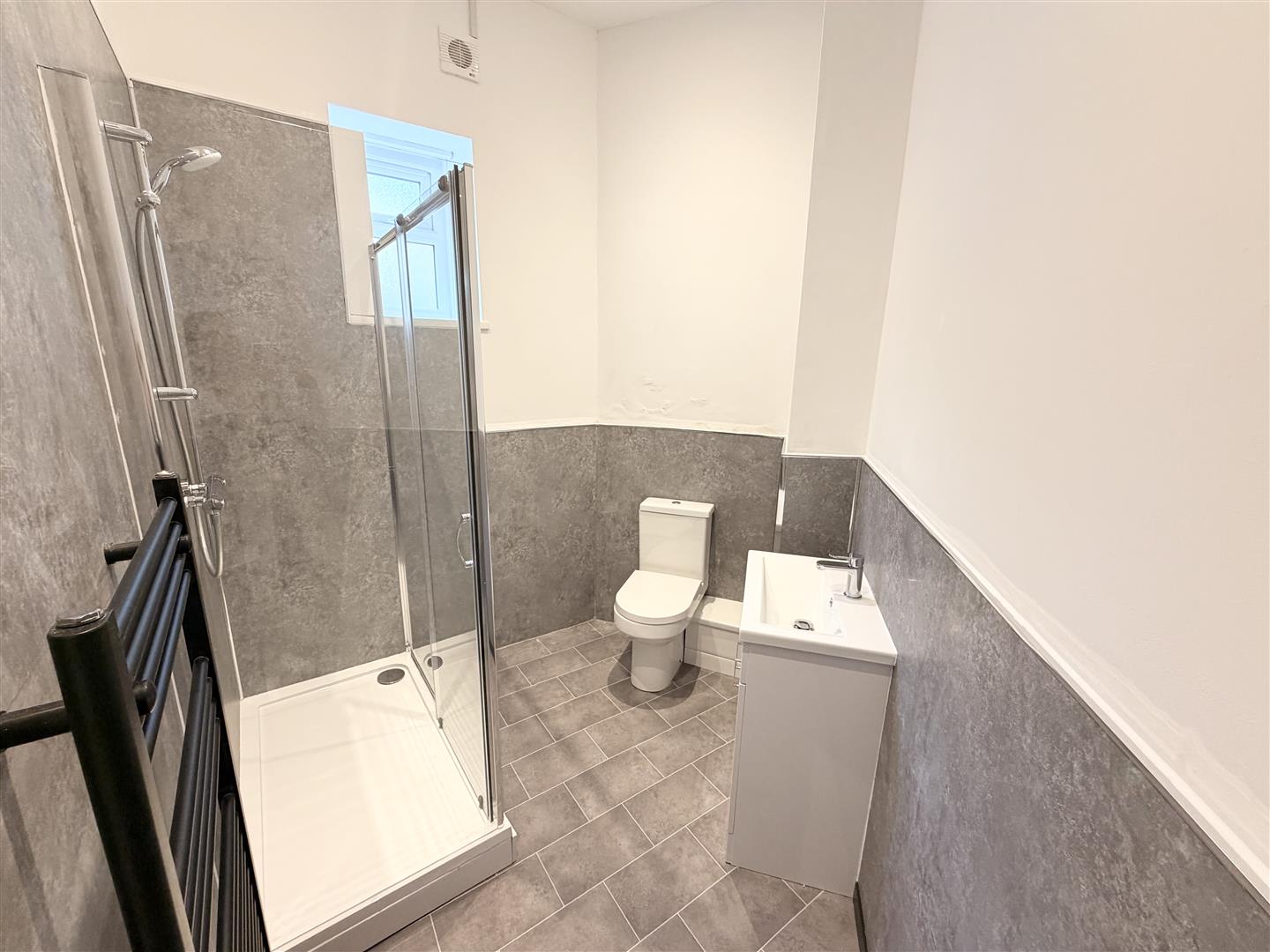 house for rent commercial street